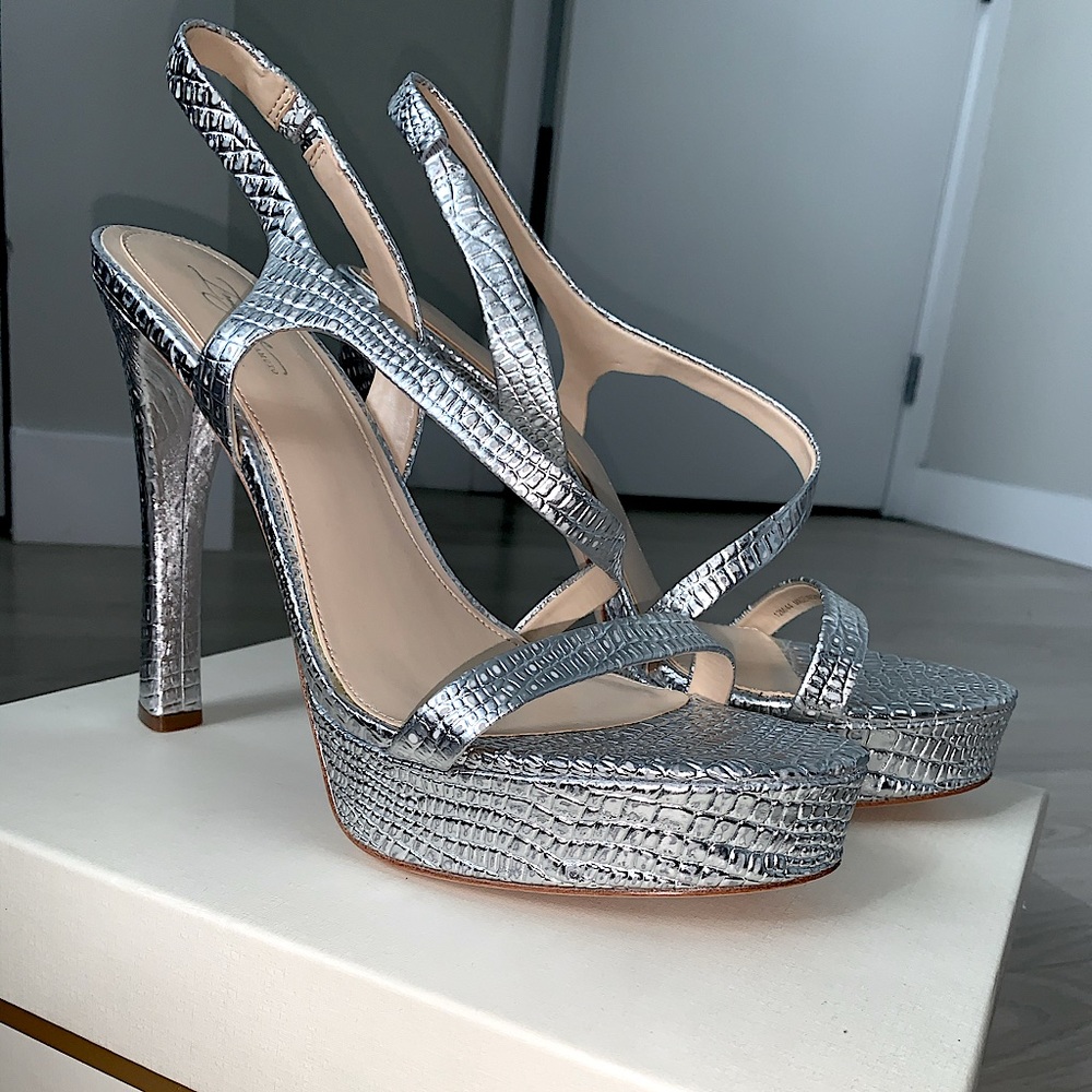 Vince Camuto IM-PRENT mettalic heals